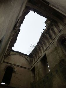 The sky through the ruins