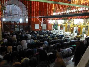 Watching the prayers after the meal